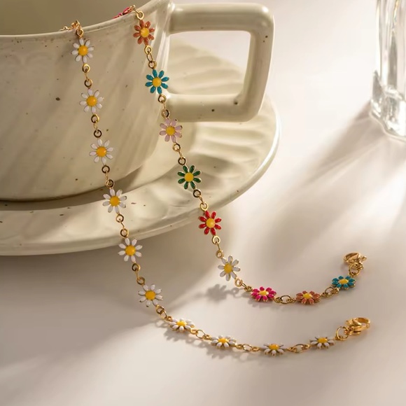 ◾️18K Gold Plated Multi Color Small Daisy Bracelet - Picture 6 of 14